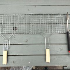 2 BBQ Grill Baskets + BBQ Tongs