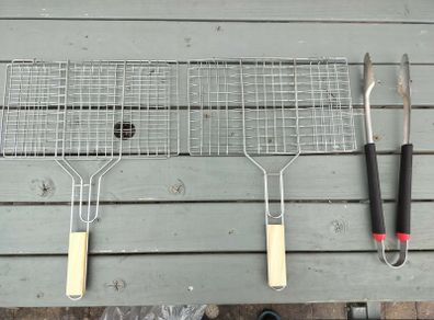 2 BBQ Grill Baskets + BBQ Tongs