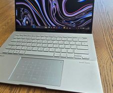 Asus Zenbook 14" Oled Touchscreen Intel i9