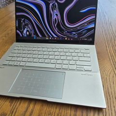 Asus Zenbook 14" Oled Touchscreen Intel i9