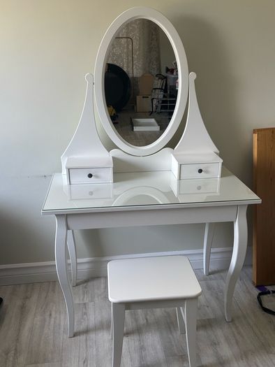 Dressing vanity table & stool