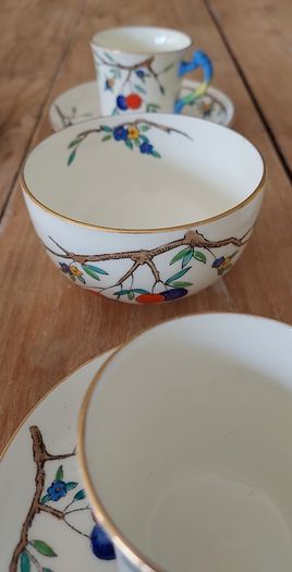 Stunning Vintage Expresso Coffee Cups, Saucers, Sugar Bowl and Milk Jug.