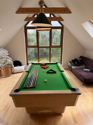 DPT Slate Bed Pool Table - Made In UK - Cues / Balls/Triangle