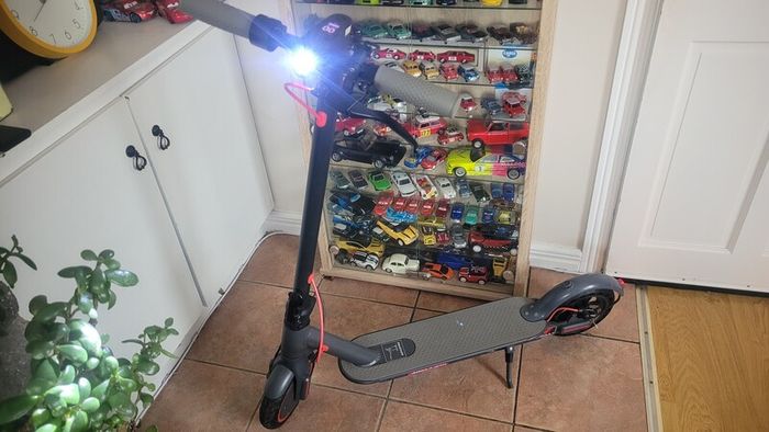Aovo Pro scooter like new hardly used working 100%