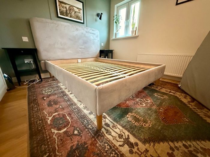 bed queen size good condition