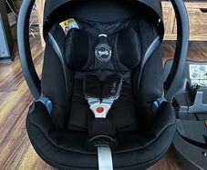 Cybex Aton 5 car seat with base
