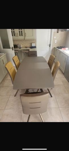 Dining Table (extendable) & 6 Chairs