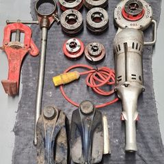 Rigid 700 pipe threading machine