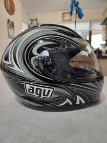 Motorcycle helmet