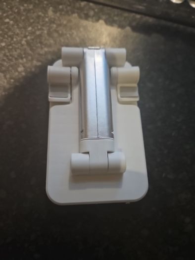 Folding desktop phone satnd