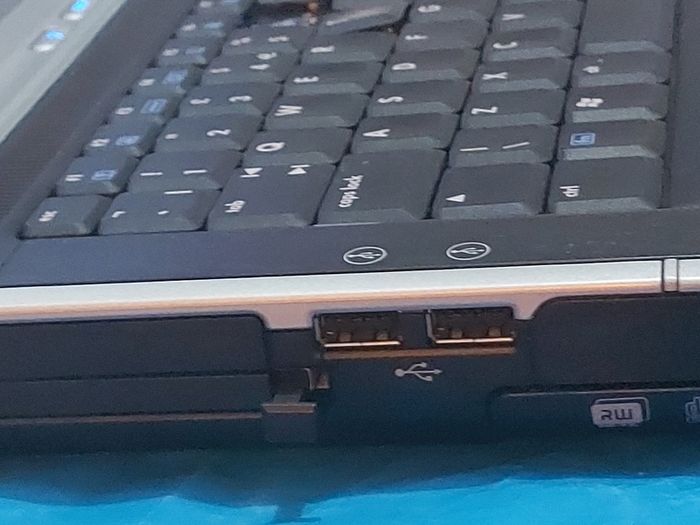 HP Pavilion zv6000, .5GB Ram, 60GB HDD, Original Windows XP, Real Genuine Vintage Laptop in excellent condition