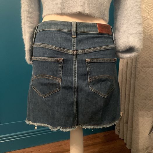 Tommy Hilfiger mini denim skirt. Size 29