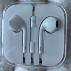 apple earpods brand new never used still in their box
