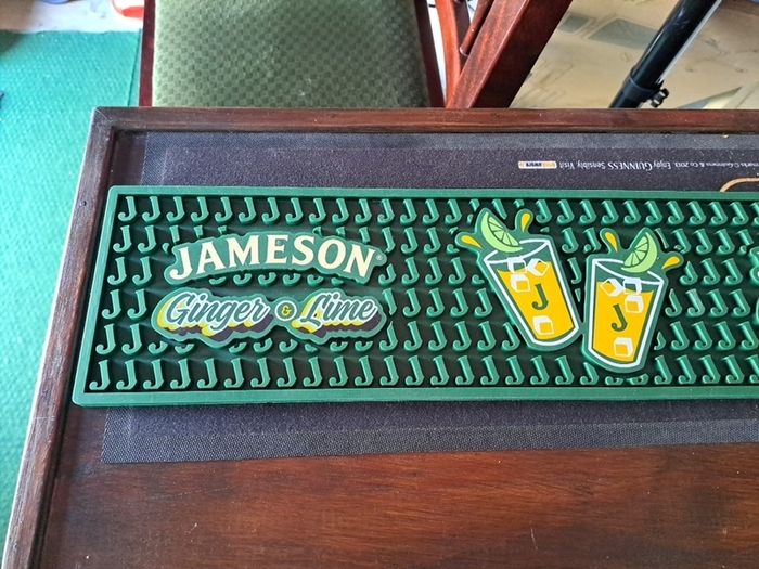 Bar runner