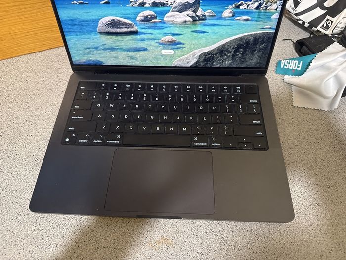 Macbook Pro M4 (24 RAM & 512 SSD)