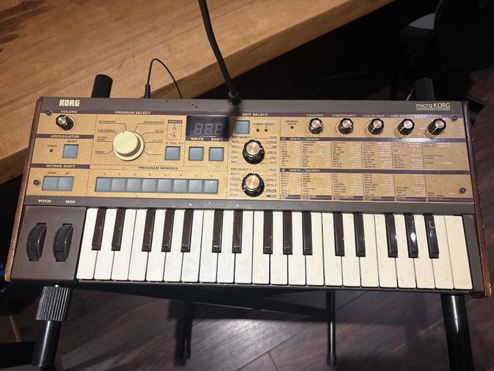 Korg microKORG Synthesizer