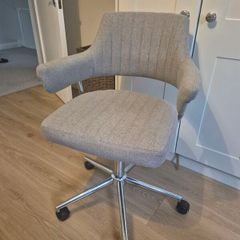 Swivel office chair
