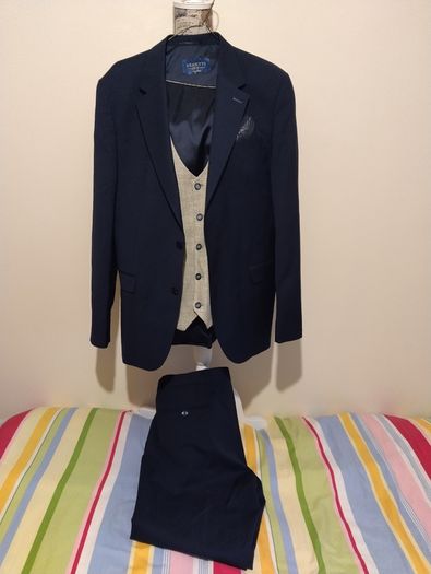 Benetti 3 Piece Tailored Navy Blue wool blend Suit