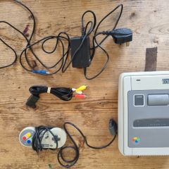 Nintendo SNES SNSP-001A UKV PAL Console and Controller Faulty / For Repair