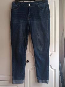 High Waist Distressed Jeans with turnup.