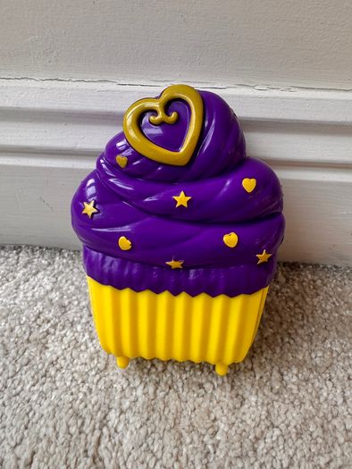 Polly Pocket Sweet Treat Cupcake Cafe Compact Mattel Miniature Doll House 2017 NO Lock Used Please see photos
