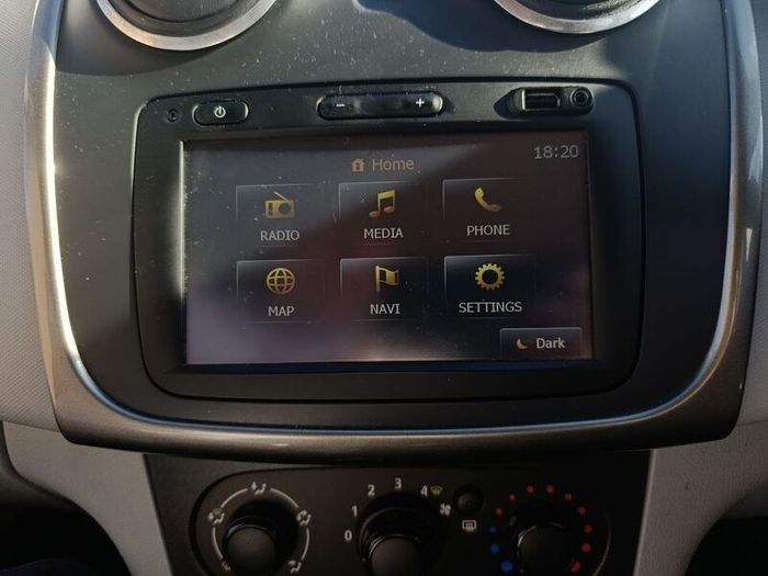Dacia touchscreen radio