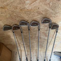 Wilson's staff X-31 irons golf clubs (RH)(P,S,5,6,4,9)