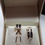 9 ct yellow gold blue sapphire and diamonds earrings Image 8