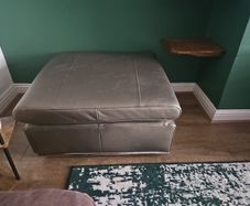 Leather Puffe