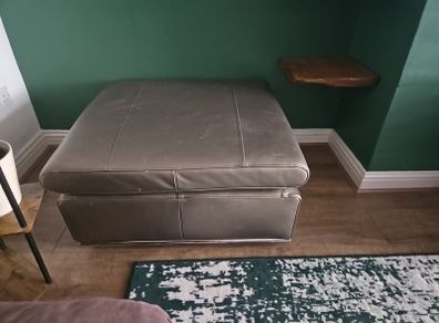 Leather Puffe