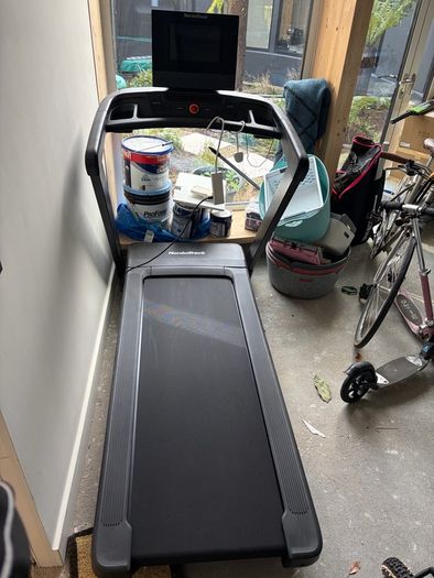 Nordic track T series 10 treadmill. Used excellent condition