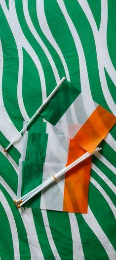 Irish flags on stick x4