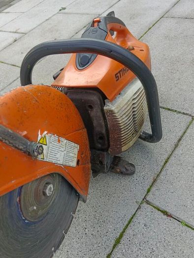 Stihl TS - 410 consaw with 12" inch diamond disc in excellent working condition, which starts half pull. Just had a full service.