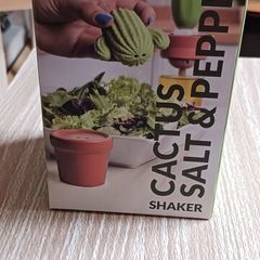 Salt and pepper shaker
