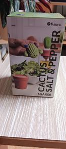 Salt and pepper set