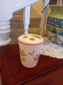Porcelain Vintage Toothbrush Holder