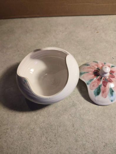 A Lovely Trinket Pottery Dish And Lid.