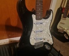 fender squier strat std (Wilkinson scratchplate)