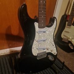 fender squier strat std (Wilkinson scratchplate)
