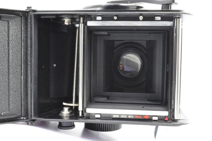 Yashica G 124 MAT TLR Camera Medium format 6x6 Film Roll- Good condition. -FULL SERVICE-