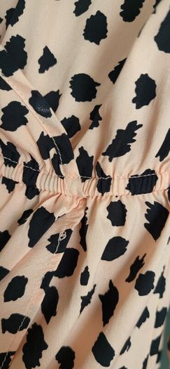 QUIZ blush and black printed blouse Sz 14UK (Fit 12-14UK)