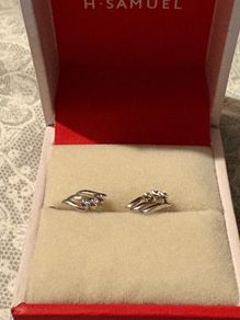 18 ct gold earrings