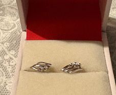 18 ct gold earrings