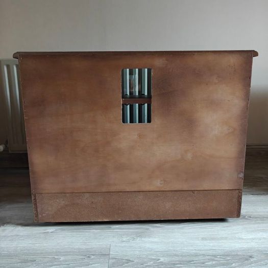 Vintage Mahogany-Style TV Stand / Media Cabinet (On Wheels)