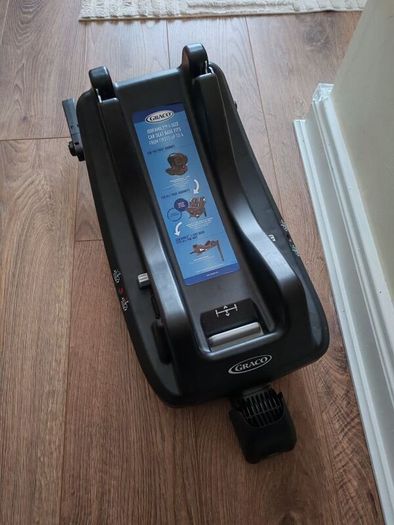 Car Seat PLUS ISOFix base - Graco The SnugLite i-Size
