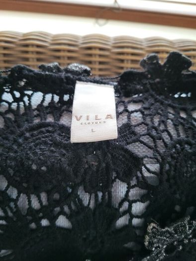 Vila black lace top size large