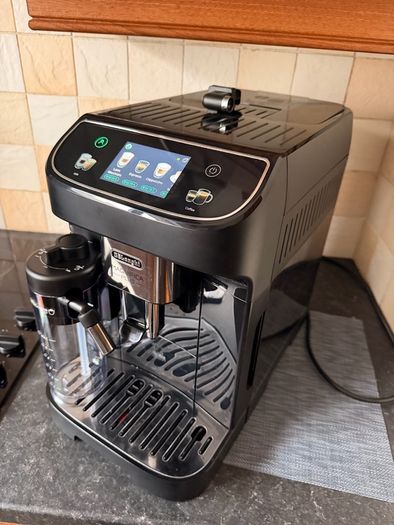 DeLonghi Magnifica Plus coffee machine