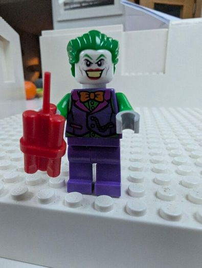 100% Lego Super Heroes The Joker Green Arms Minifigure from 76159