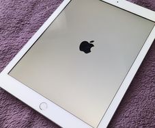 iPad 2019 6th Gen 128gb with charger and case
