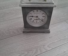 mantlepiece clock